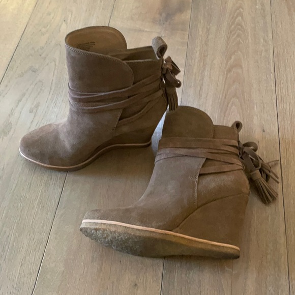 Splendid Shoes - Like new!  Splendid Suede Booties- Size 9